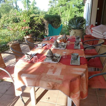 Domaine Du Planas Ailhon Ardeche Bed & Breakfast Ruang foto