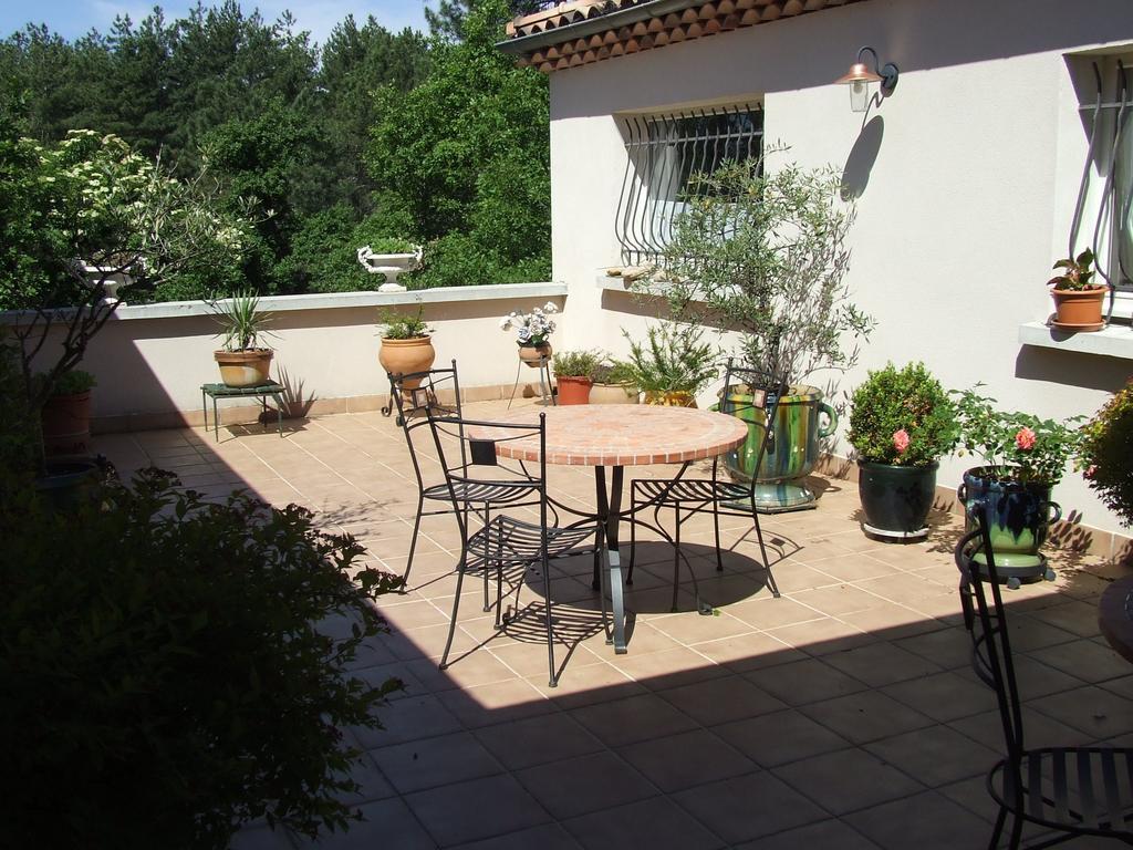 Domaine Du Planas Ailhon Ardeche Bed & Breakfast Ruang foto