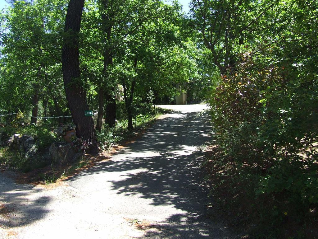 Domaine Du Planas Ailhon Ardeche Bed & Breakfast Ruang foto