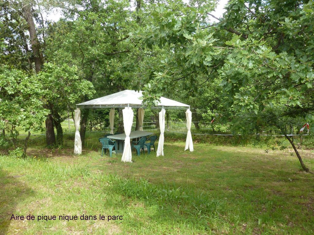 Domaine Du Planas Ailhon Ardeche Bed & Breakfast Ruang foto
