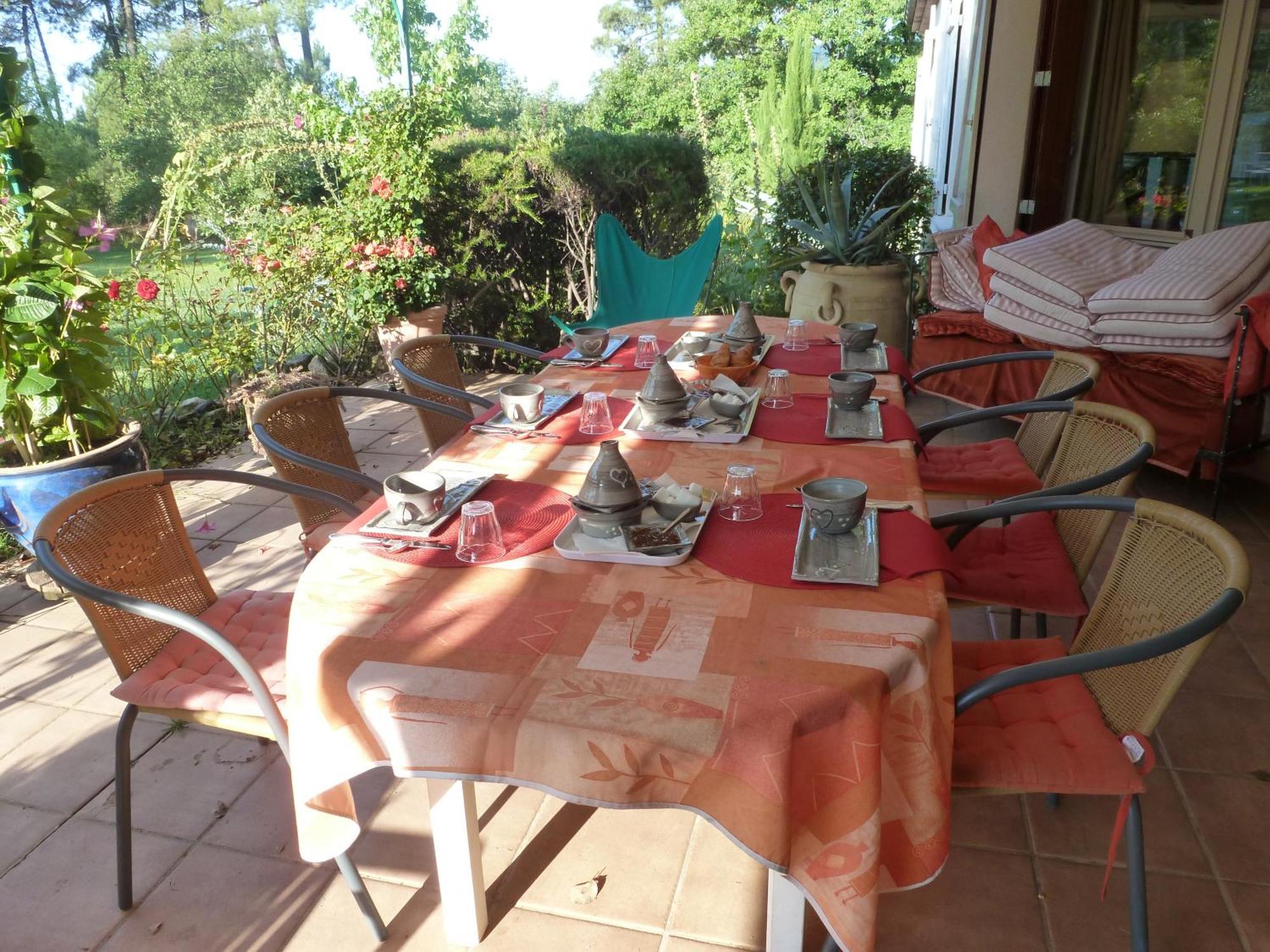 Domaine Du Planas Ailhon Ardeche Bed & Breakfast Ruang foto