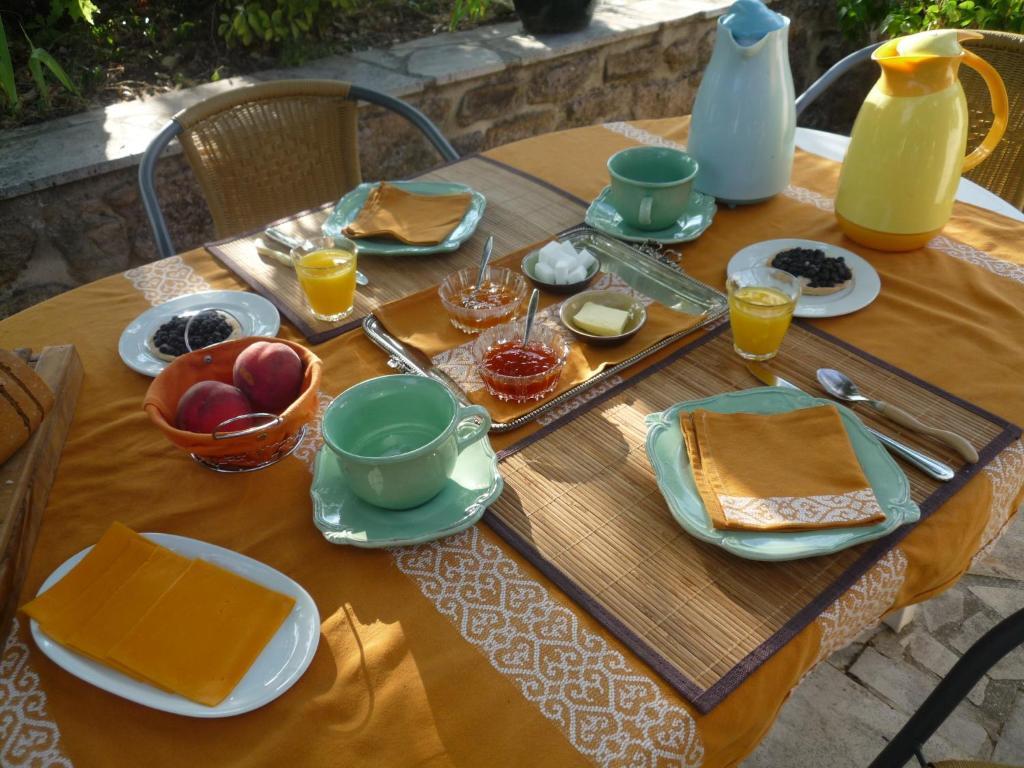 Domaine Du Planas Ailhon Ardeche Bed & Breakfast Bagian luar foto